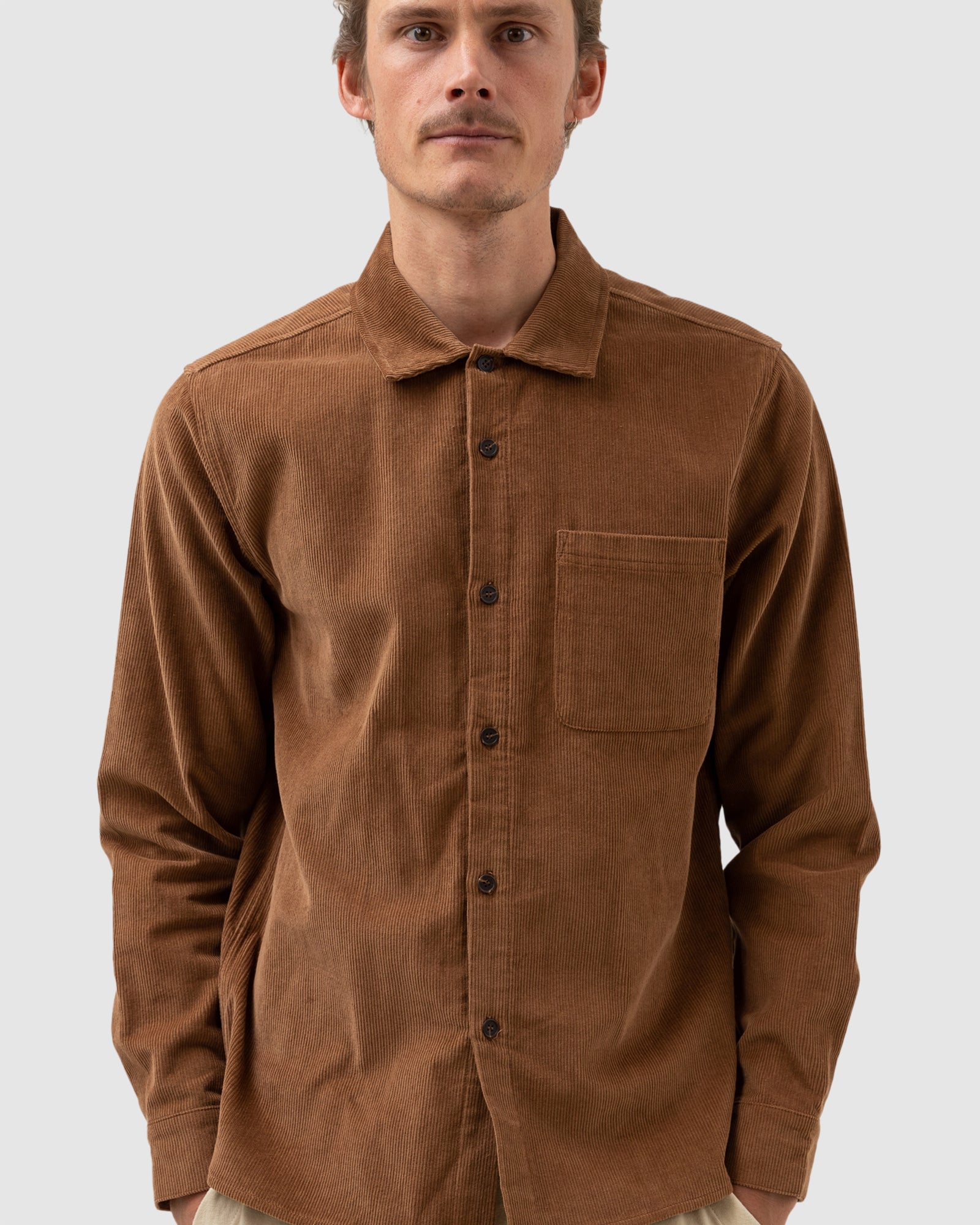 The Light Corduroy Shirt in Tuscany Green BISOWN LIGHT CORDUROY