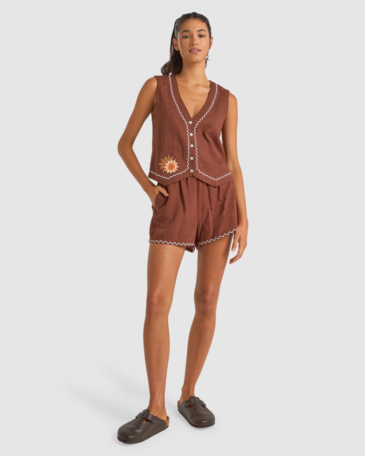 Womens Solis Embroidered Walkshorts