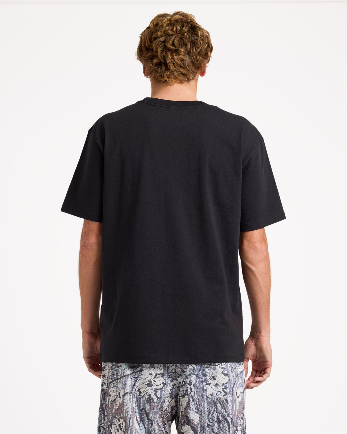 23a353645_rvca_blk_bck1