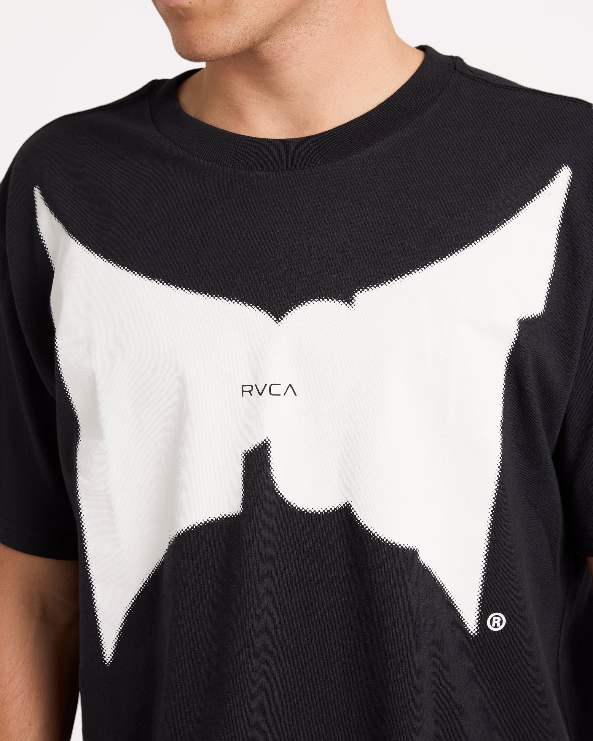 23a353645_rvca_blk_dtl1