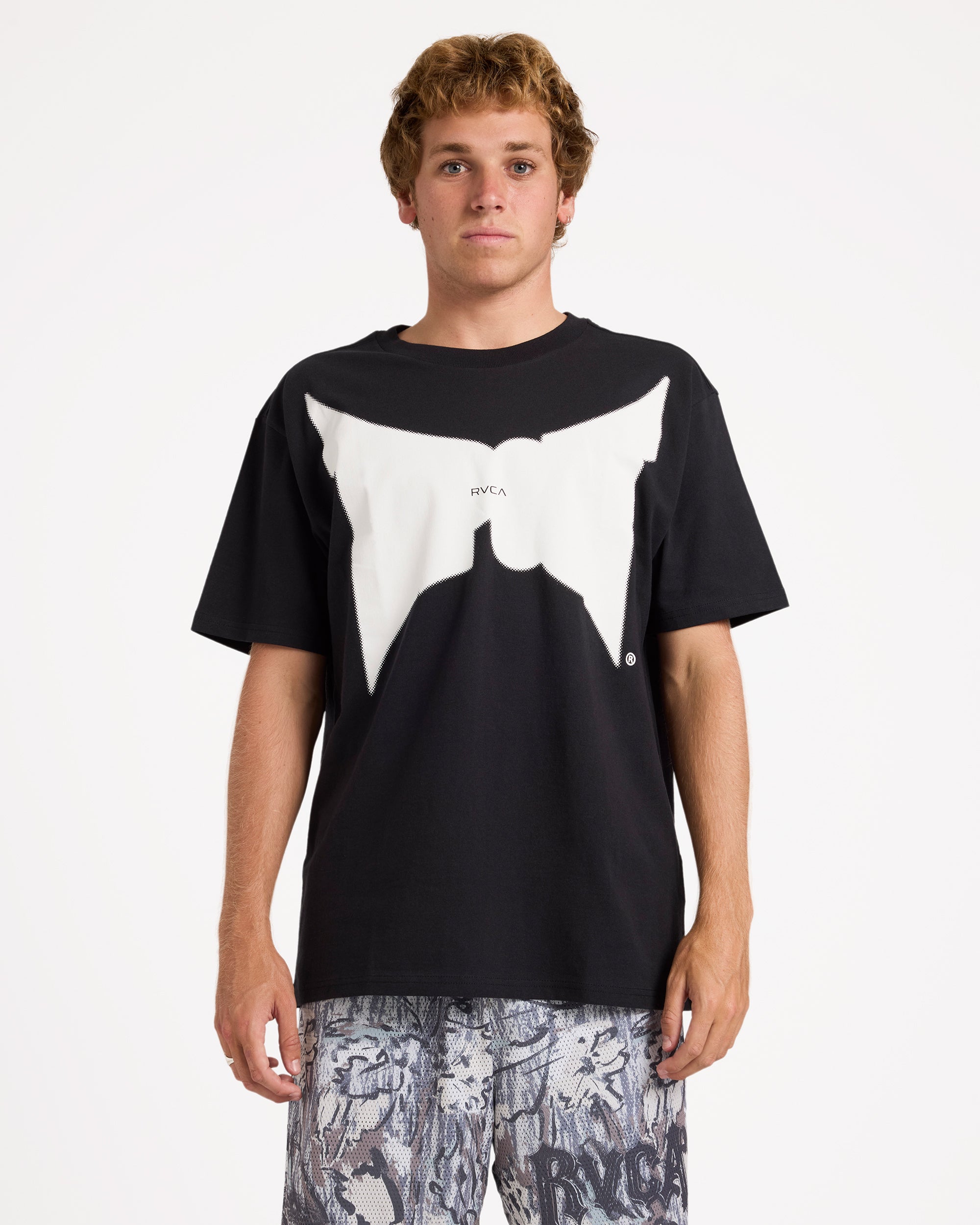 23a353645_rvca_blk_frt1