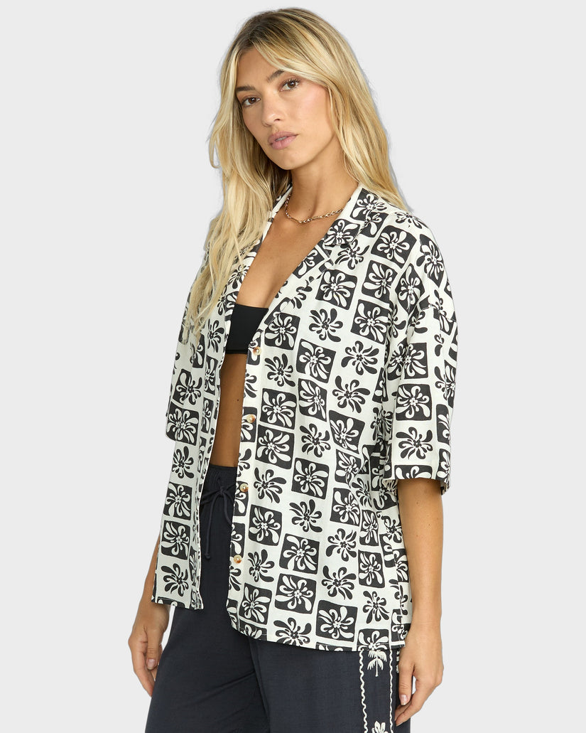 Womens Beach Side Short Sleeve Shirt