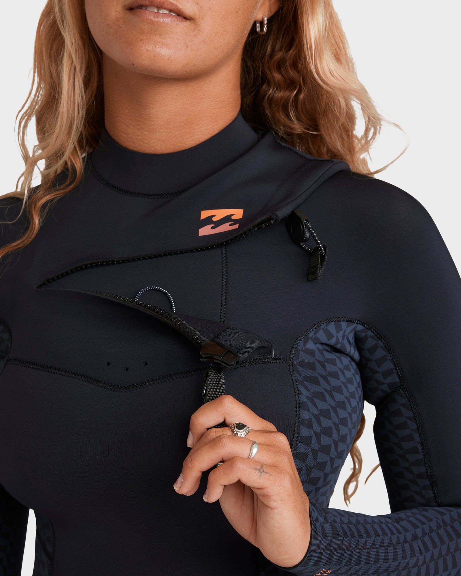 Womens 4/3mm Synergy Natural GBS Chest Zip Long Sleeve Fullsuit