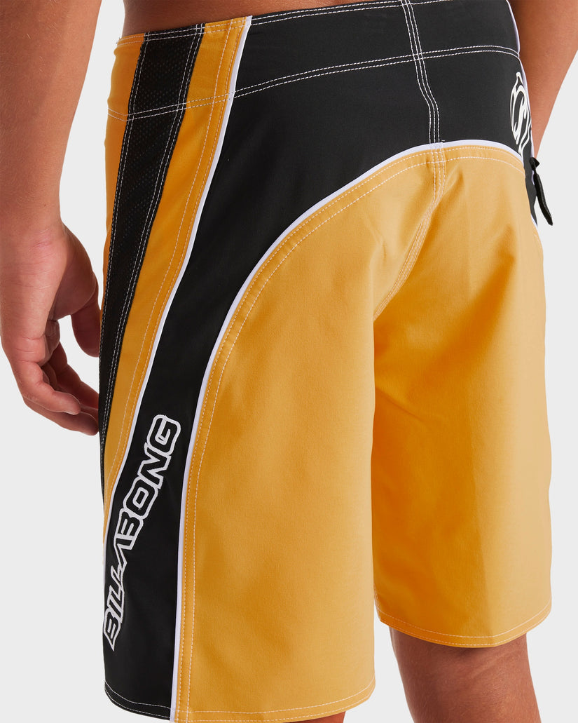 Boys 8-16 Fluid 2K 18" Boardshorts