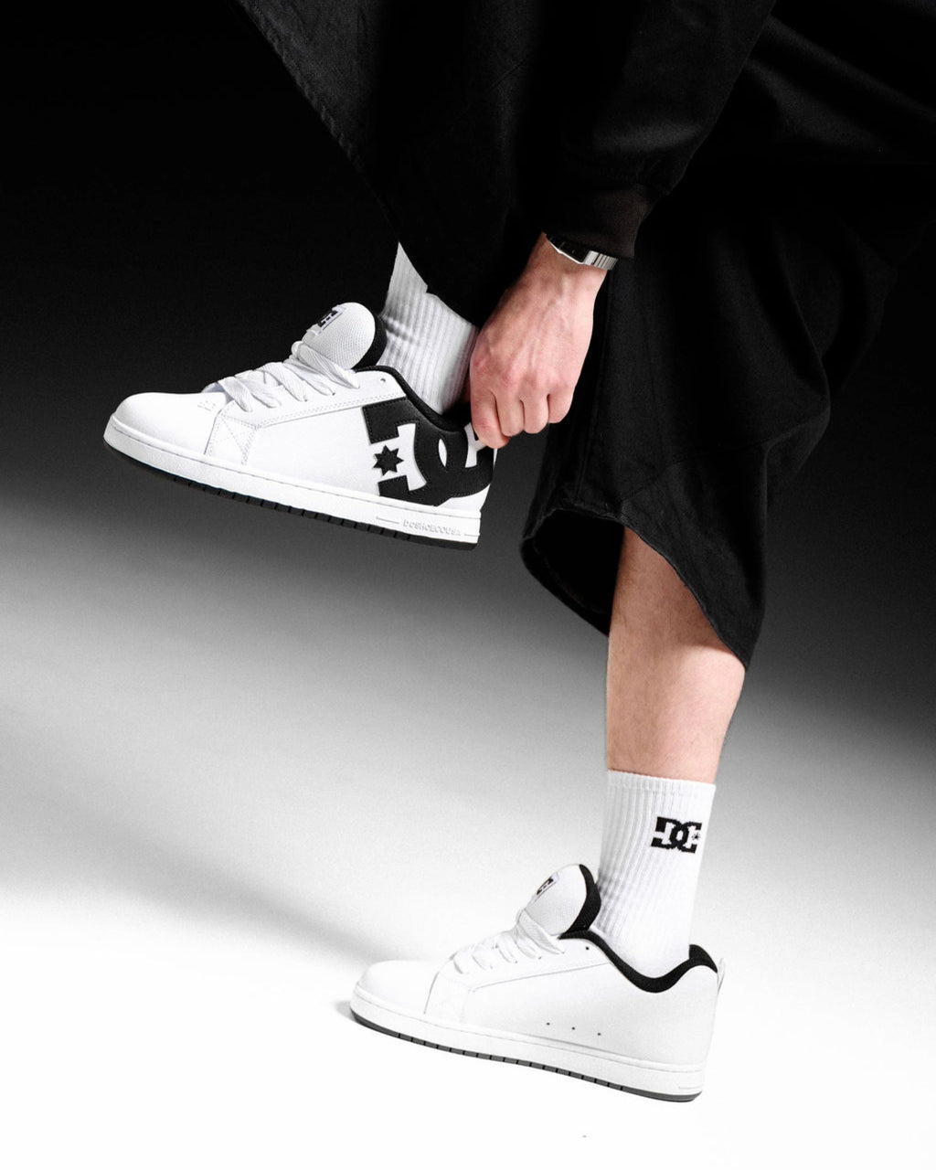 Mens Court Graffik Sneakers
