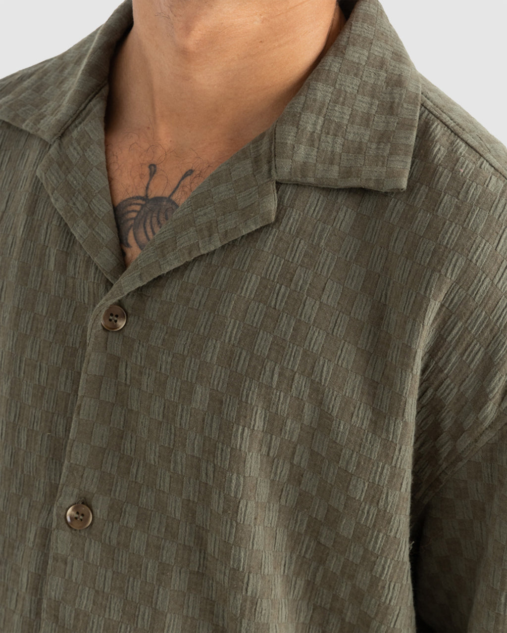 MENS VIBRATIONS SHORT SLEEVE SHIRT