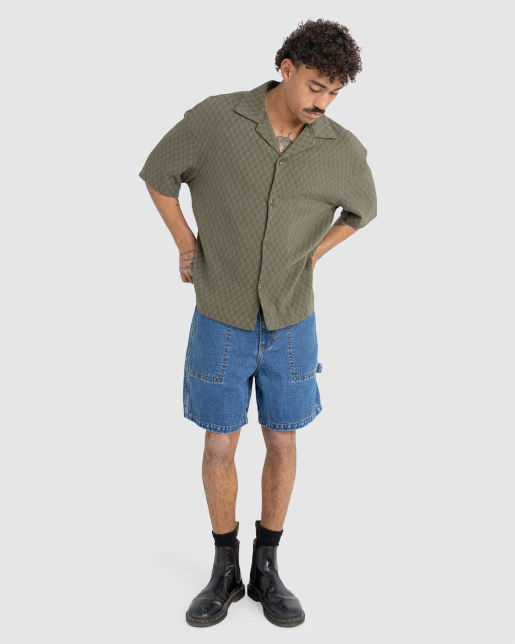 MENS VIBRATIONS SHORT SLEEVE SHIRT
