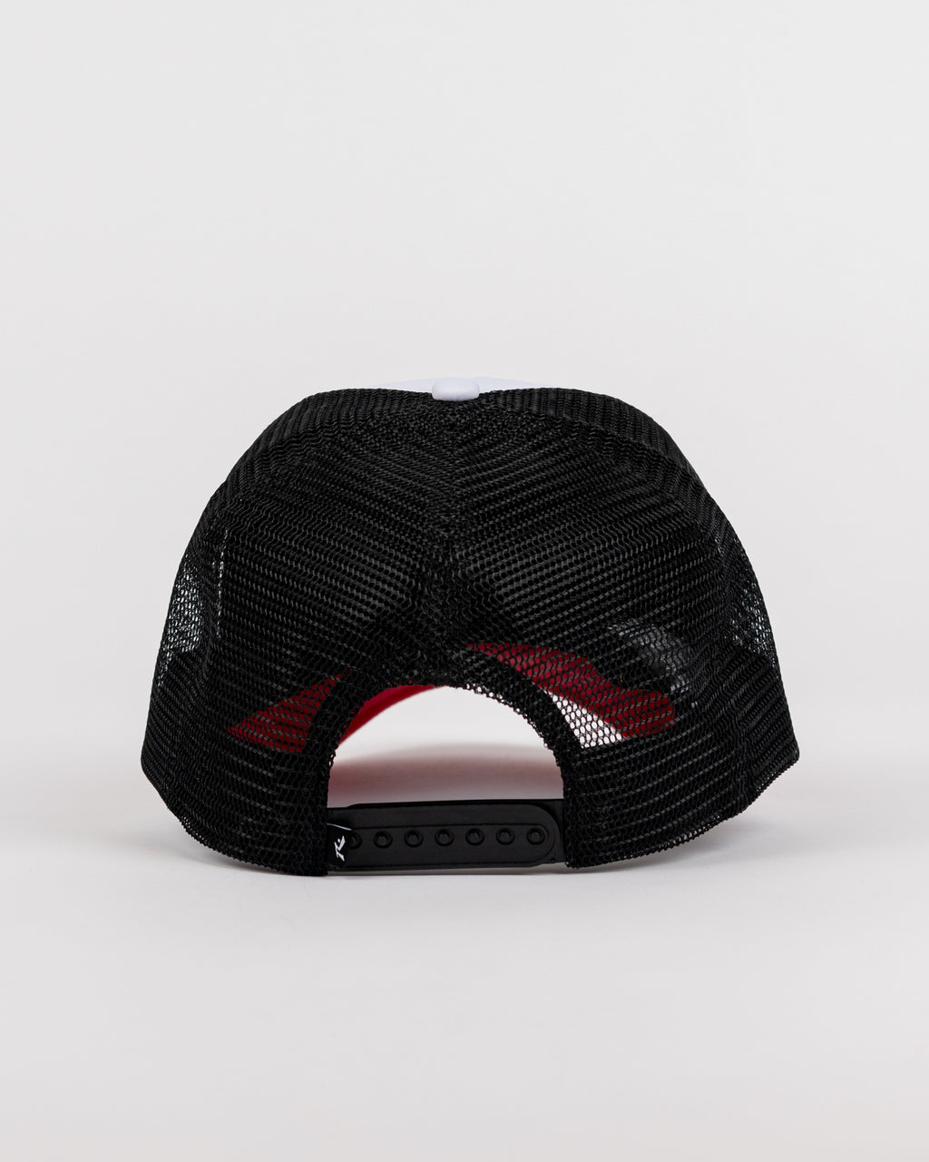 MENS RING IN TRUCKER CAP