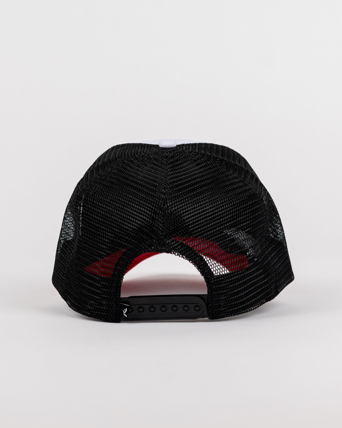 MENS RING IN TRUCKER CAP