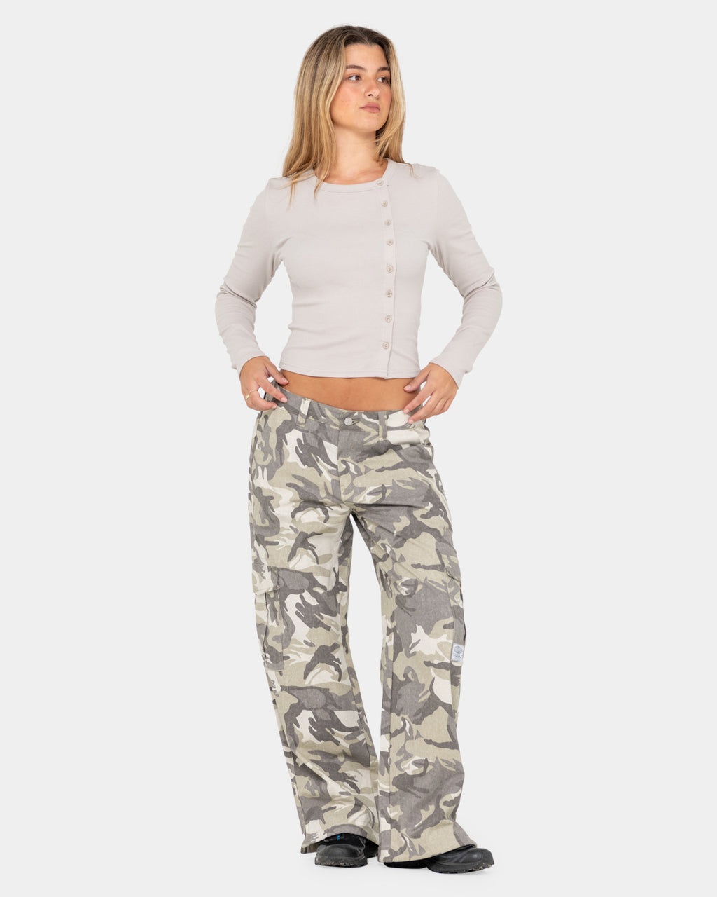 WOMENS CAMO-MILE LOW RISE CARGO PANTS