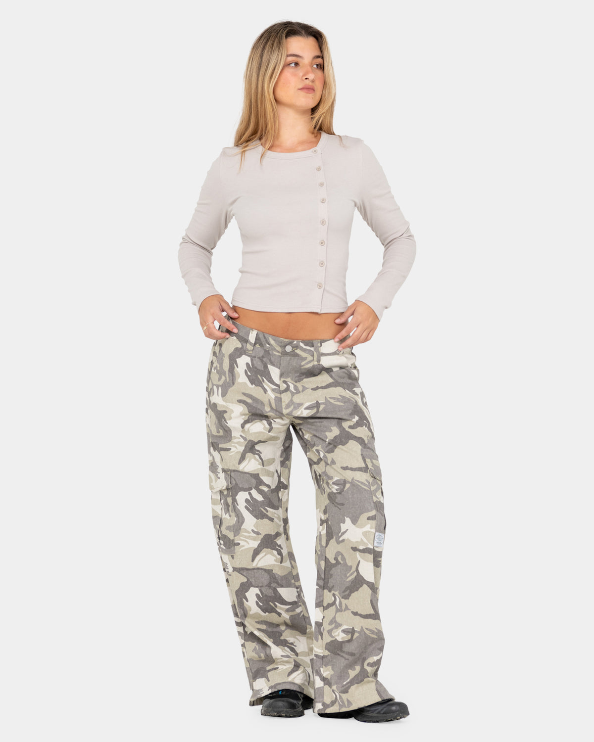 WOMENS CAMO-MILE LOW RISE CARGO PANTS