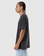 MENS BLURR EMBRO MERCH FIT T-SHIRT