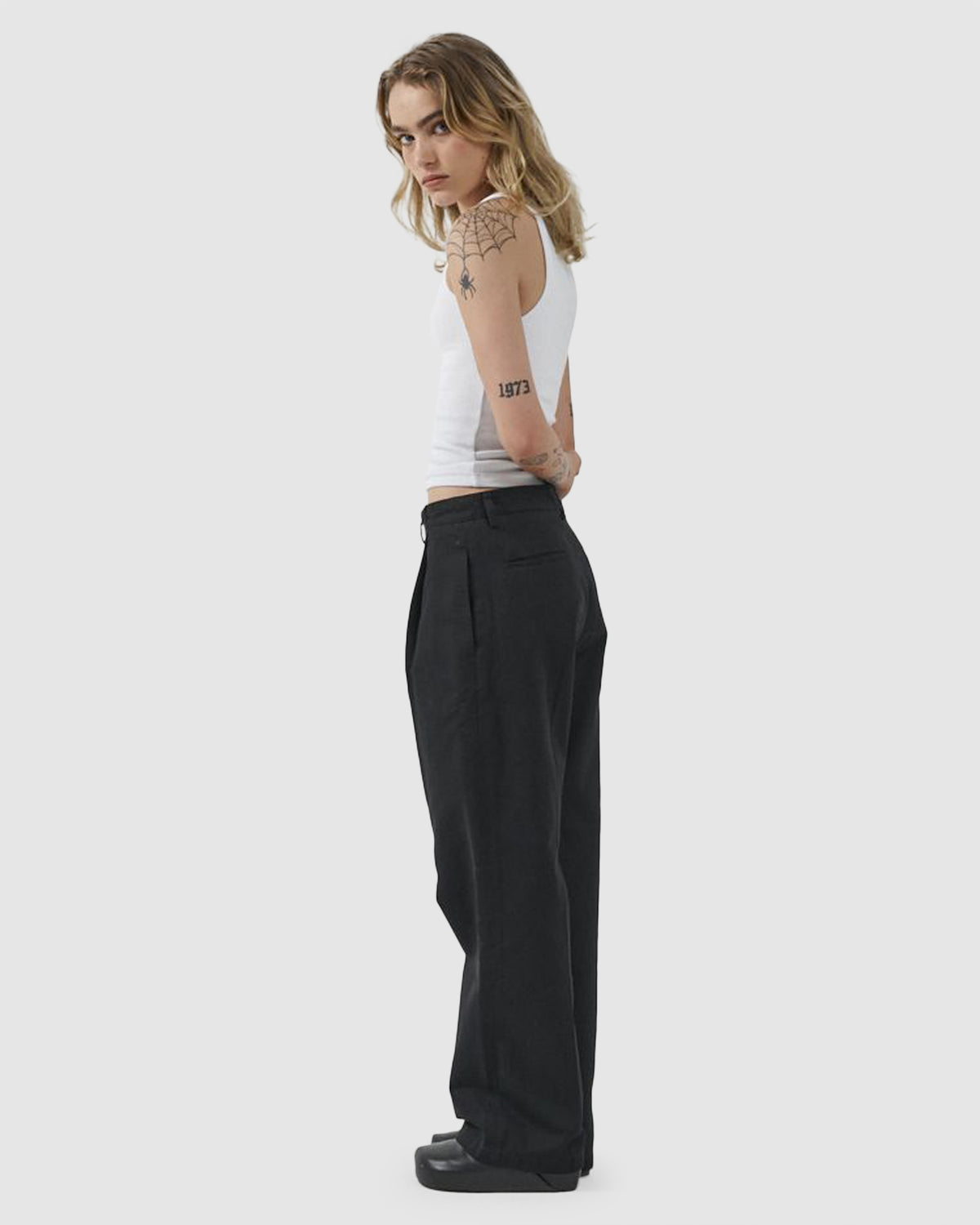 WOMENS RISE PLEATED PANTS