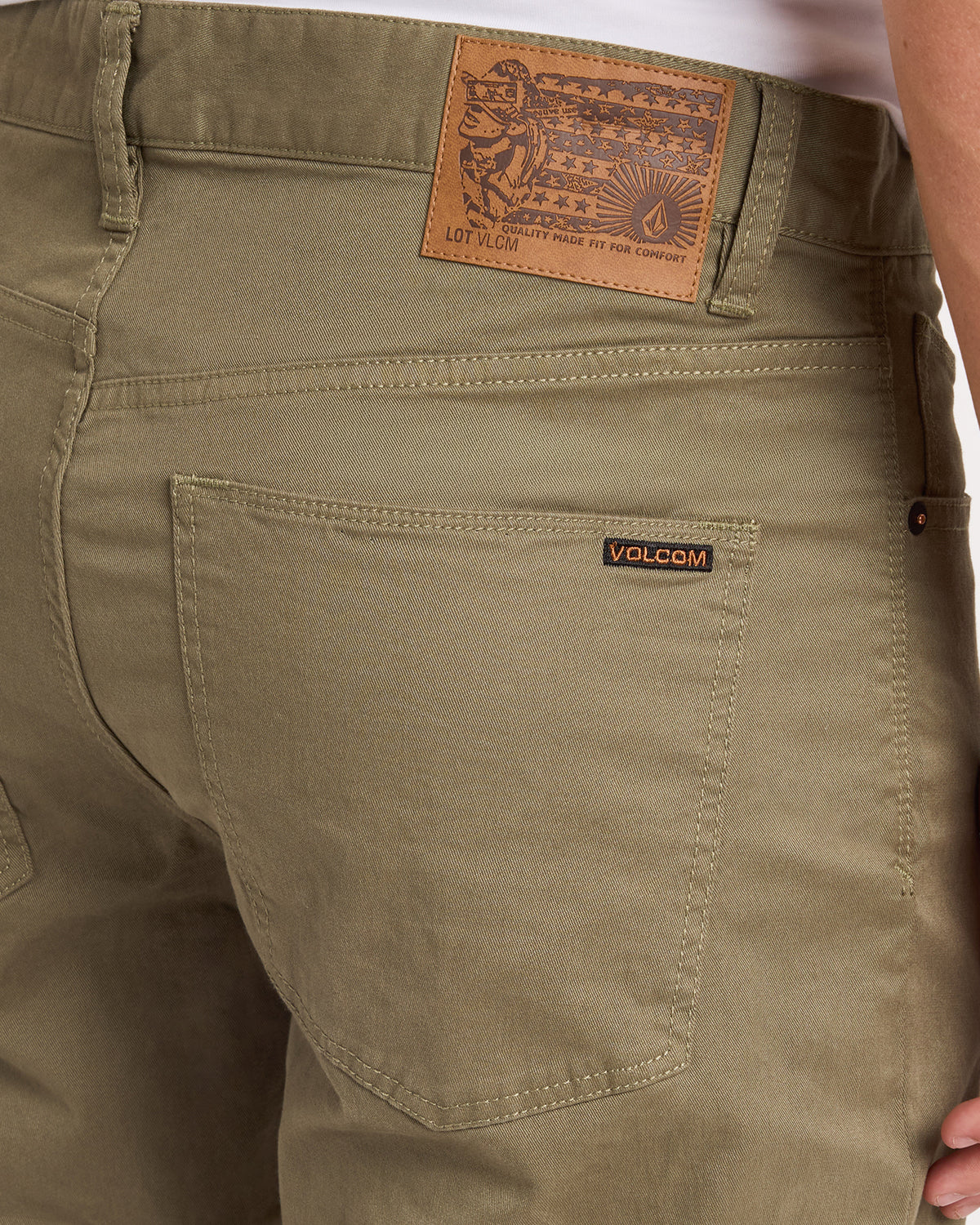 a1112308_volcom_arc_dtl1