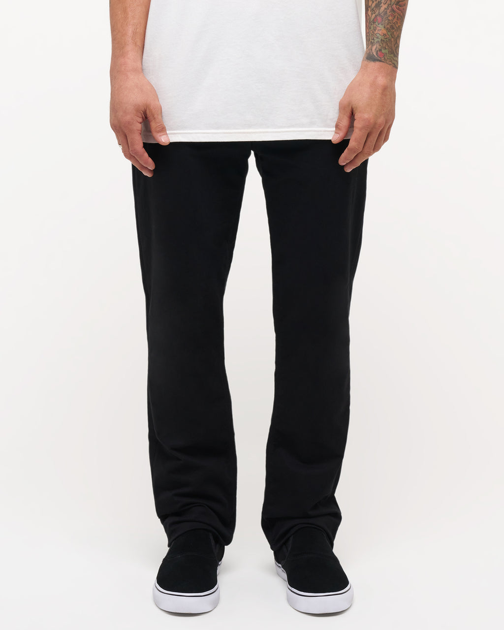 a1112308_volcom_blk_frt1