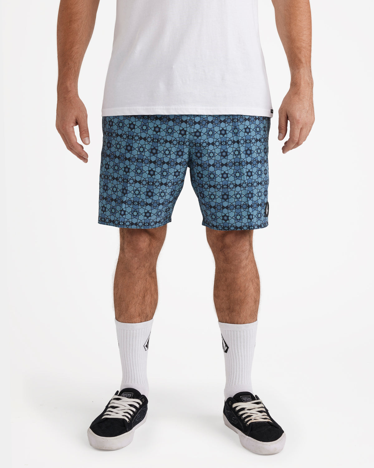 a2542400_volcom_nvy_frt1