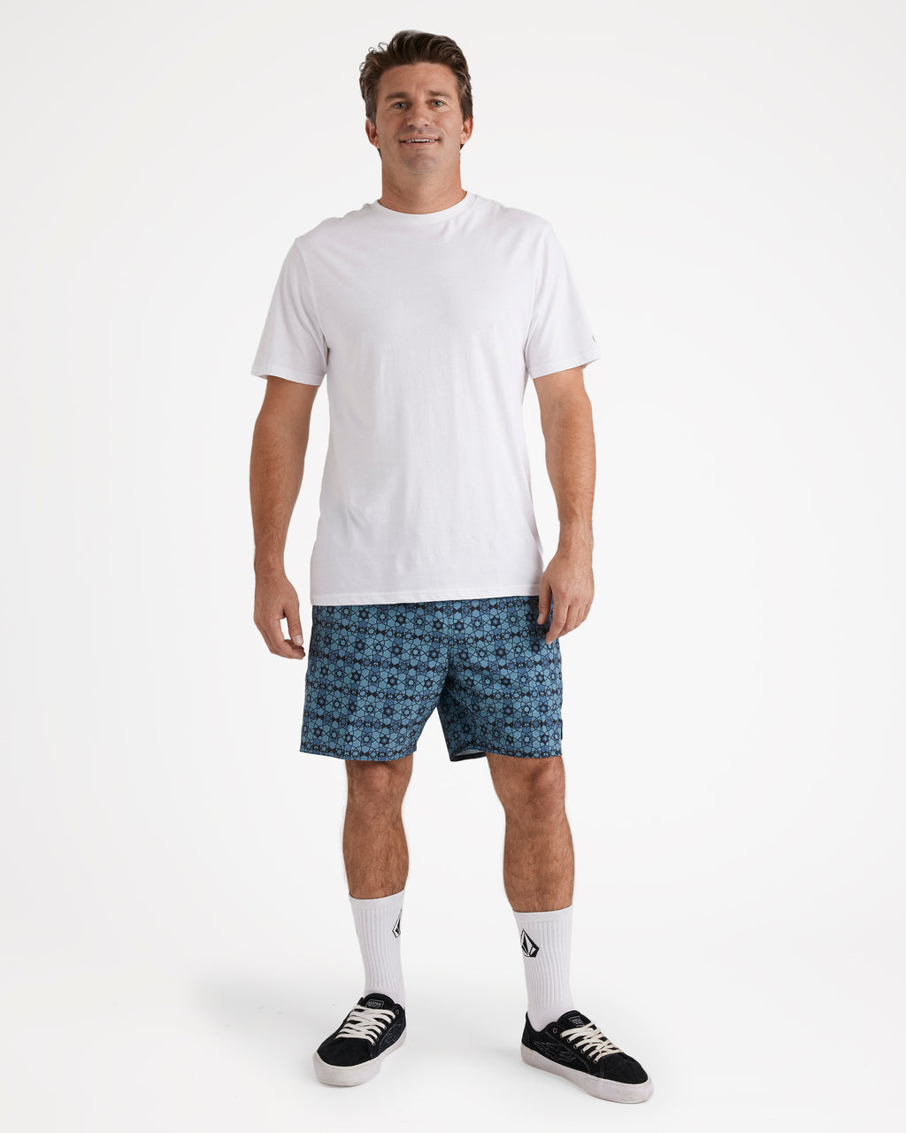 a2542400_volcom_nvy_frt9