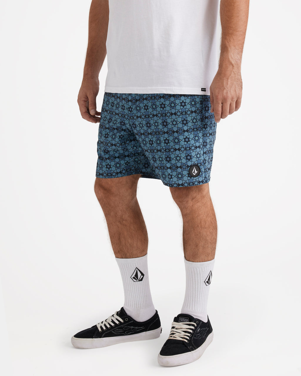 a2542400_volcom_nvy_sd1