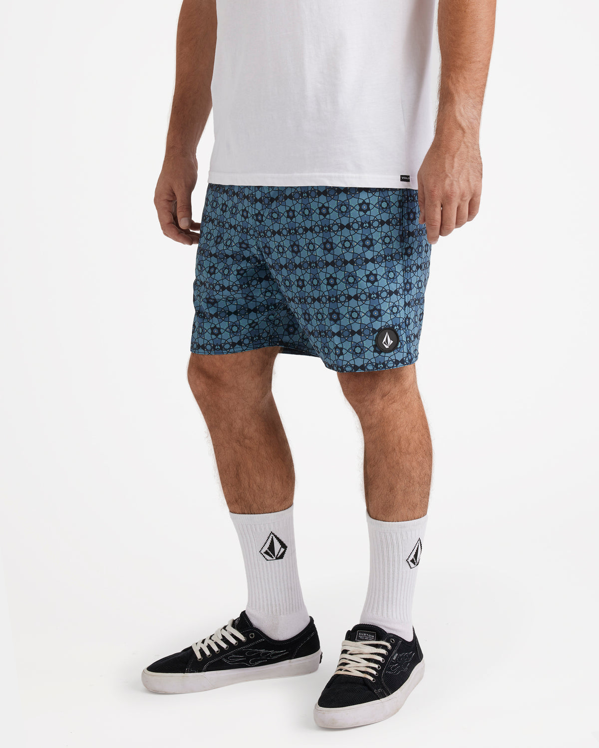 a2542400_volcom_nvy_sd1