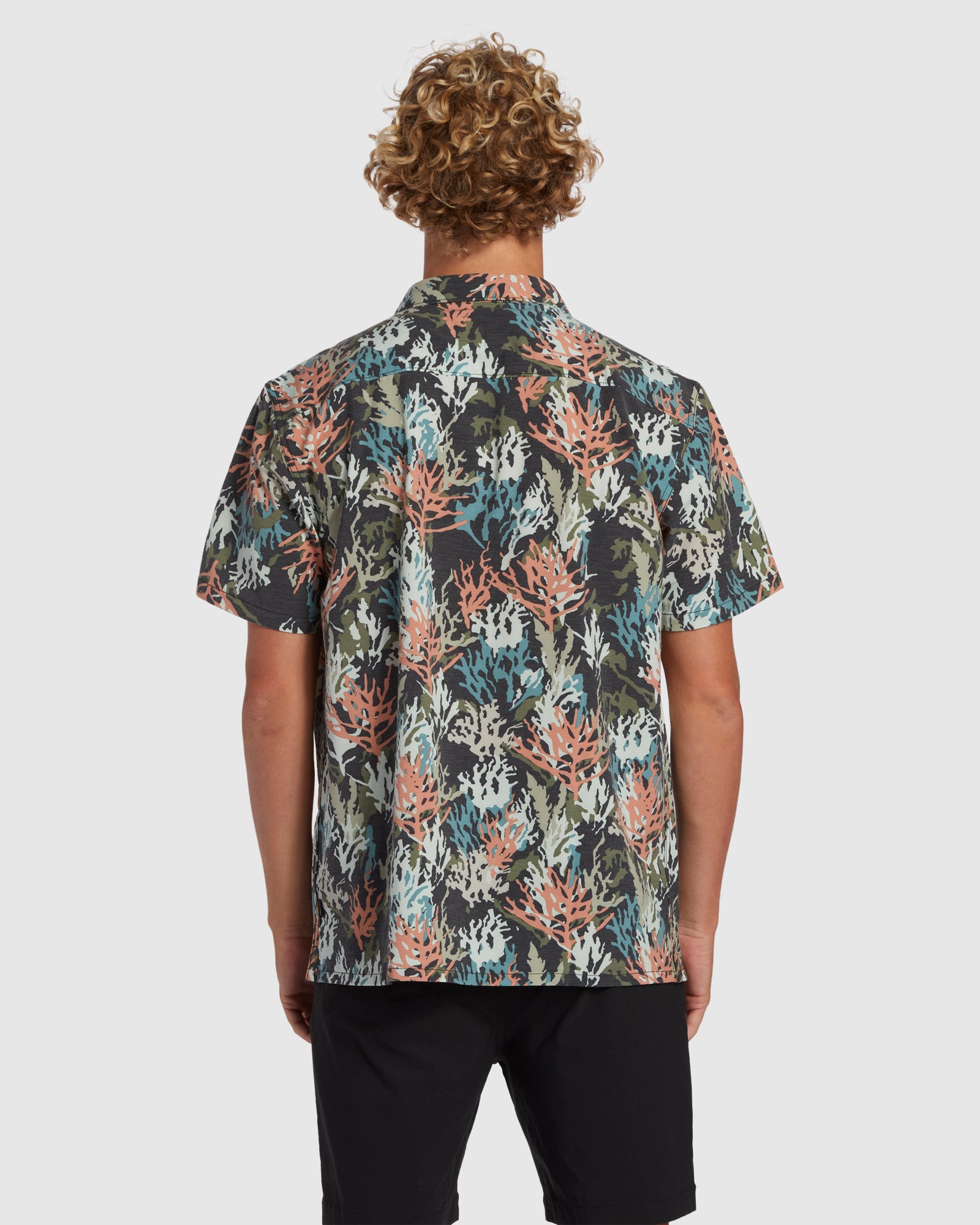 Mens Coral Gardeners Surftrek Shoet Sleeve Shirt