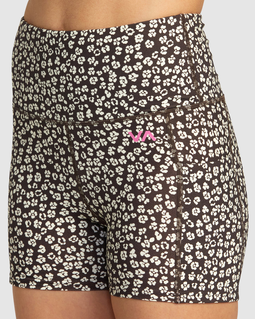 Womens VA Essential Pocket Short II