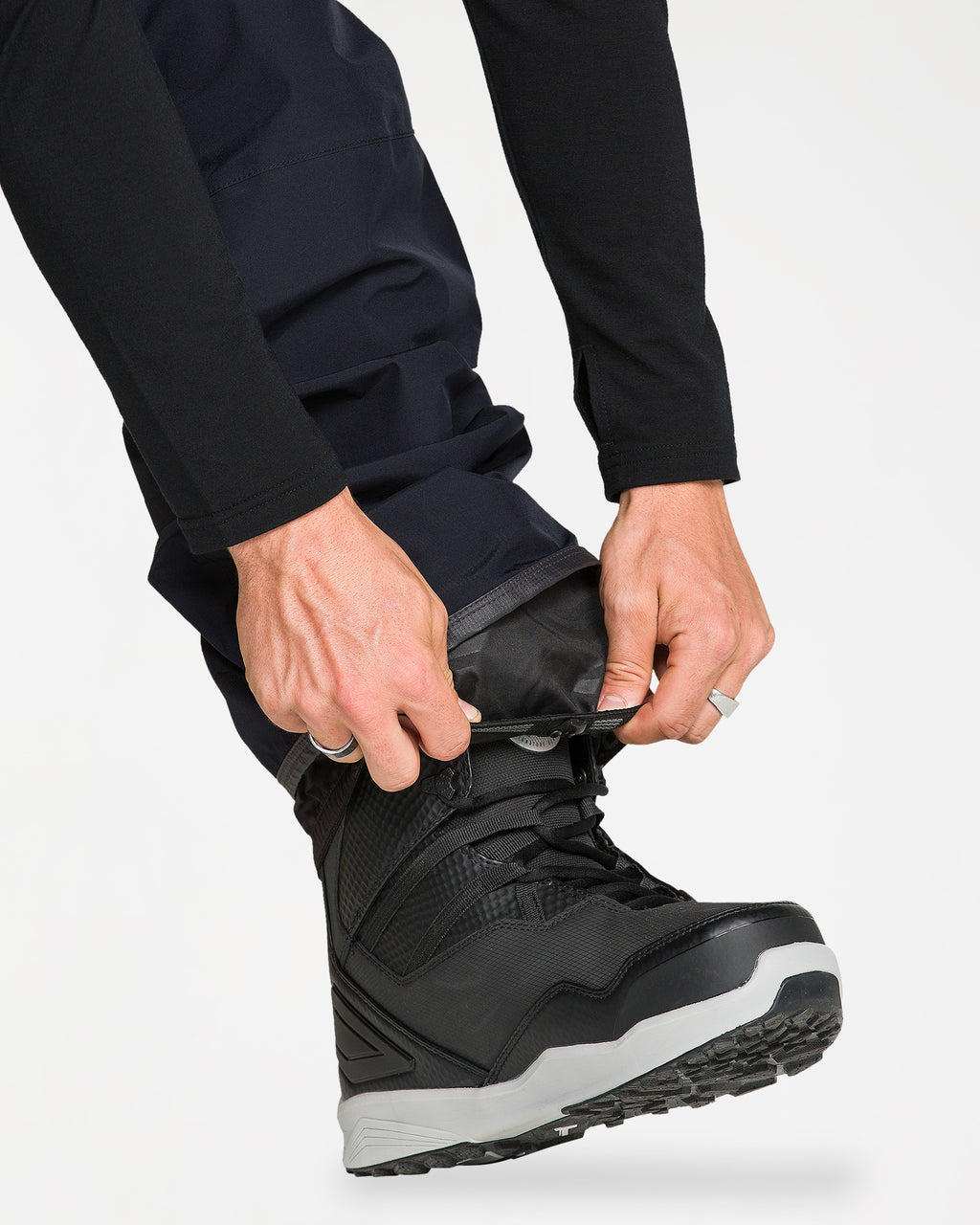 g1352652_volcom_blk_dtl2