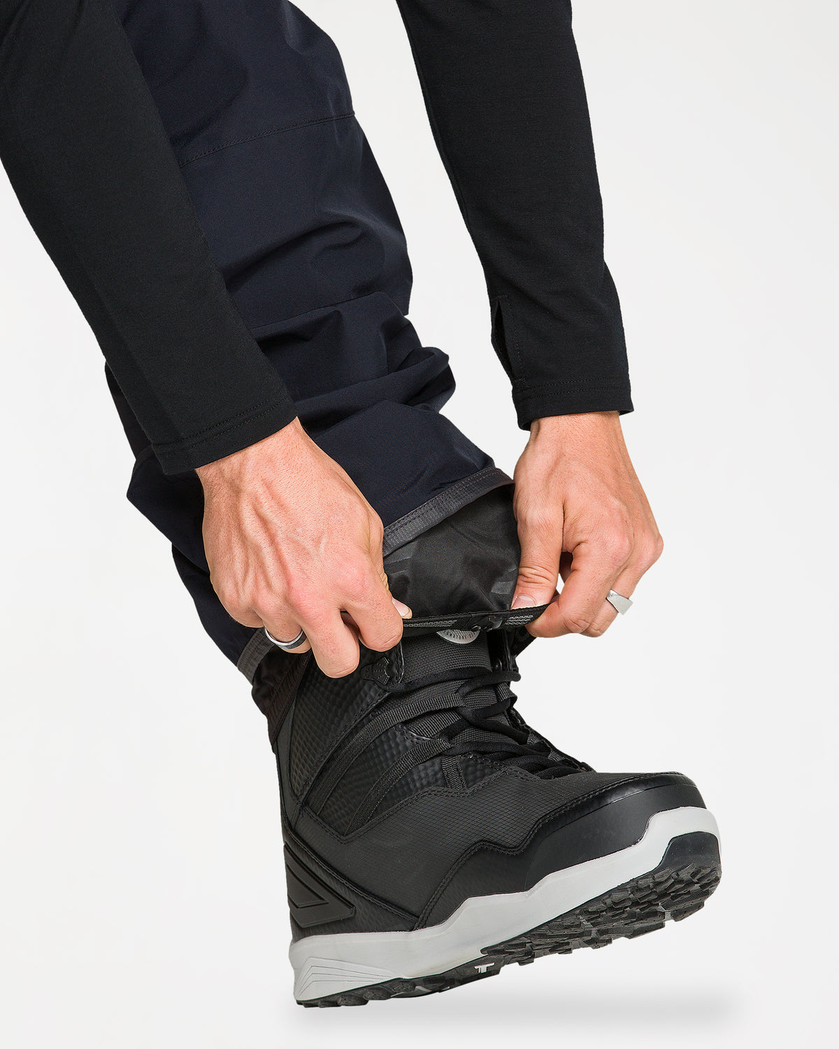 g1352652_volcom_blk_dtl2