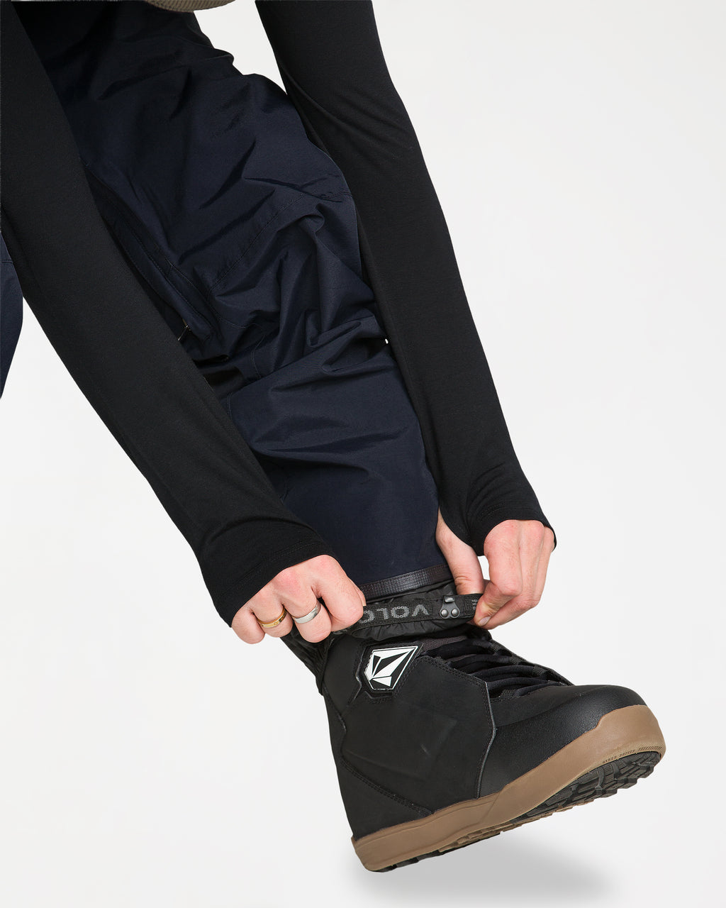 g1352655_volcom_blk_dtl4