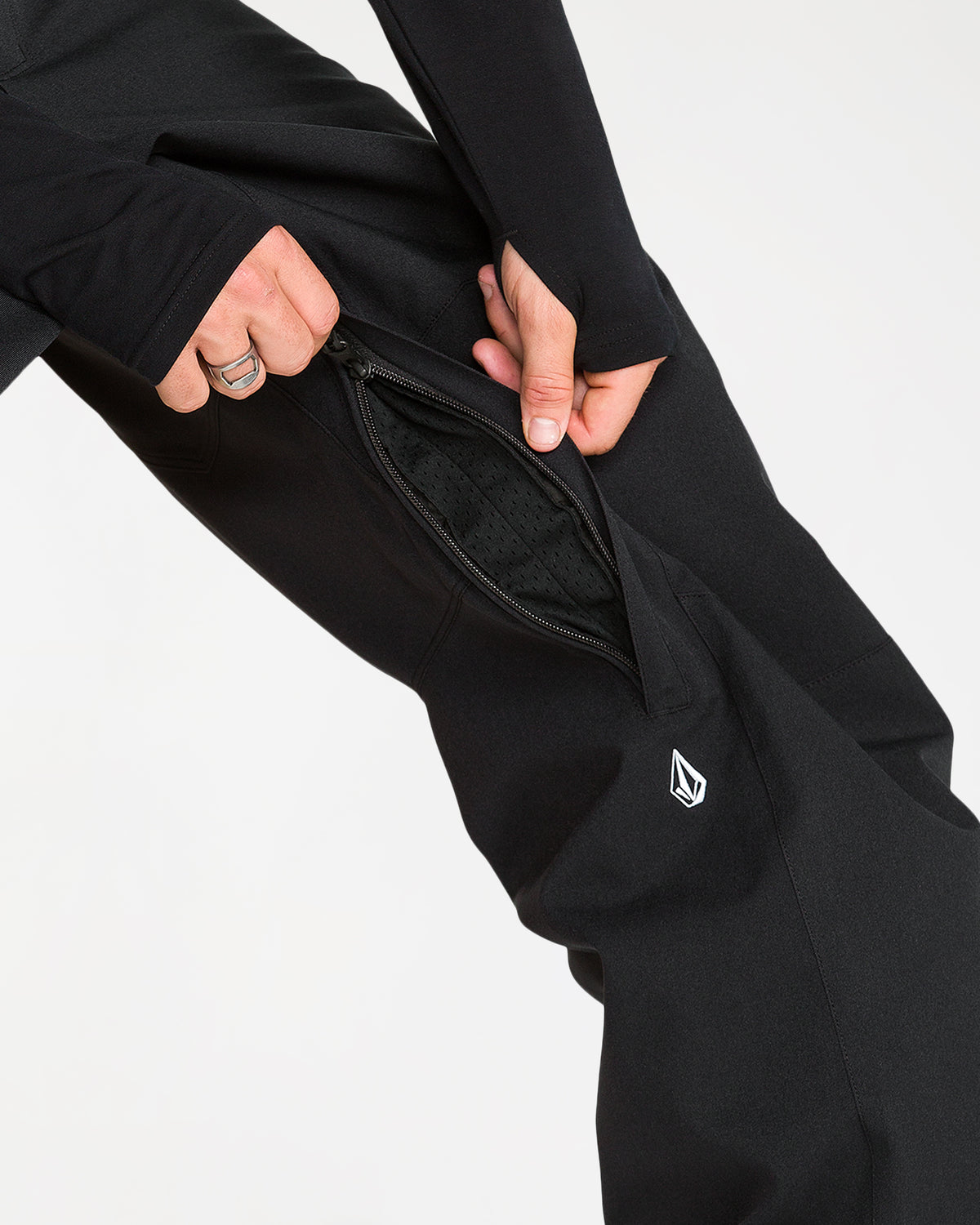 g1352661_volcom_blk_dtl2