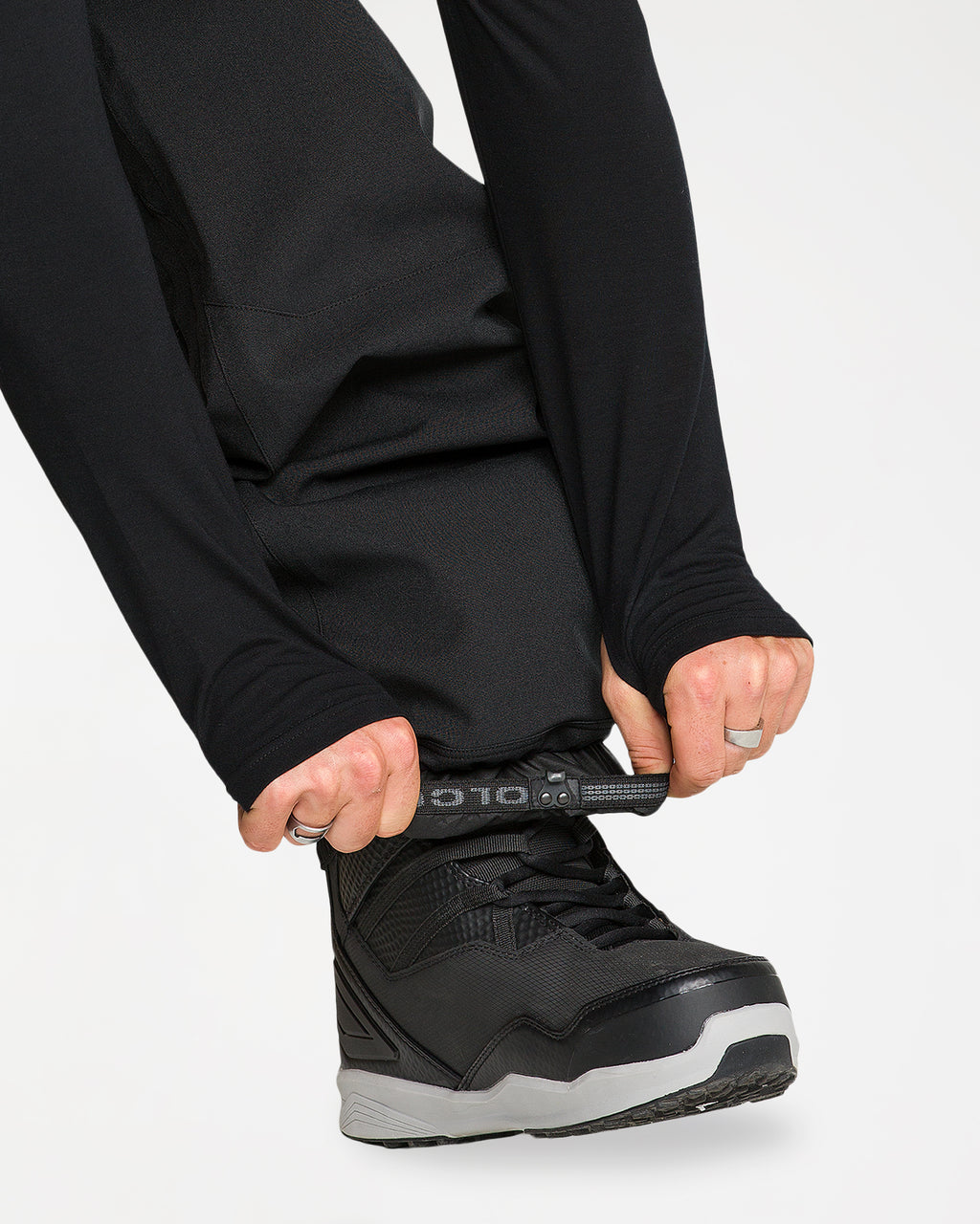 g1352661_volcom_blk_dtl3