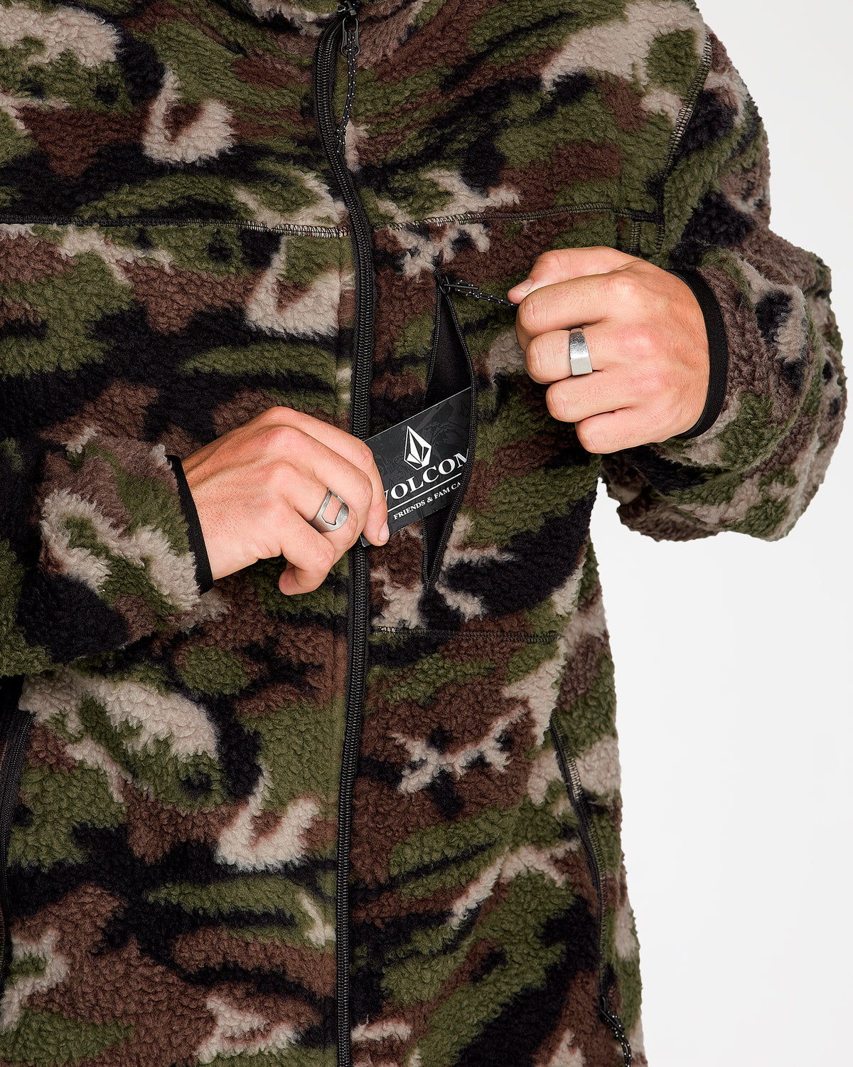 g4852650_volcom_cmo_dtl1