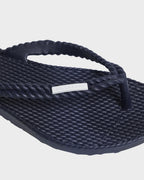 Womens Kick Back Solid Sandals