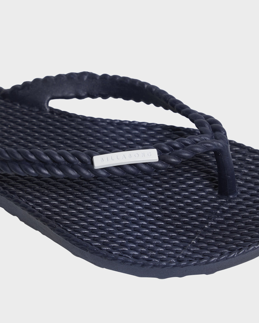Womens Womens Kick Back Solid Sandals