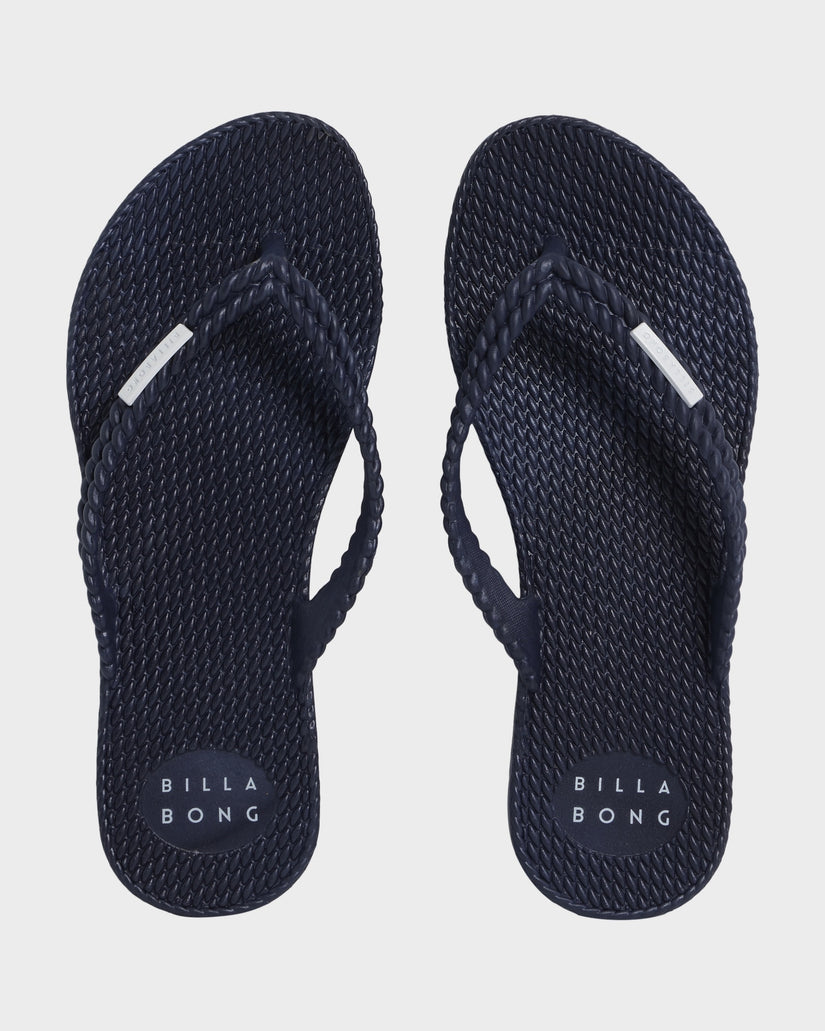Womens Womens Kick Back Solid Sandals