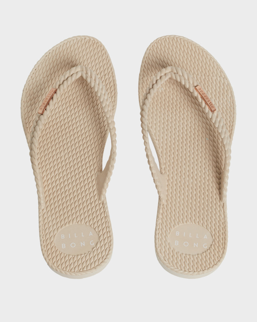 Womens Kick Back Solid Sandals