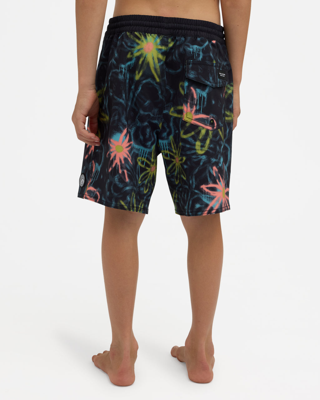 ucbjv03005_volcom_blk_bck1
