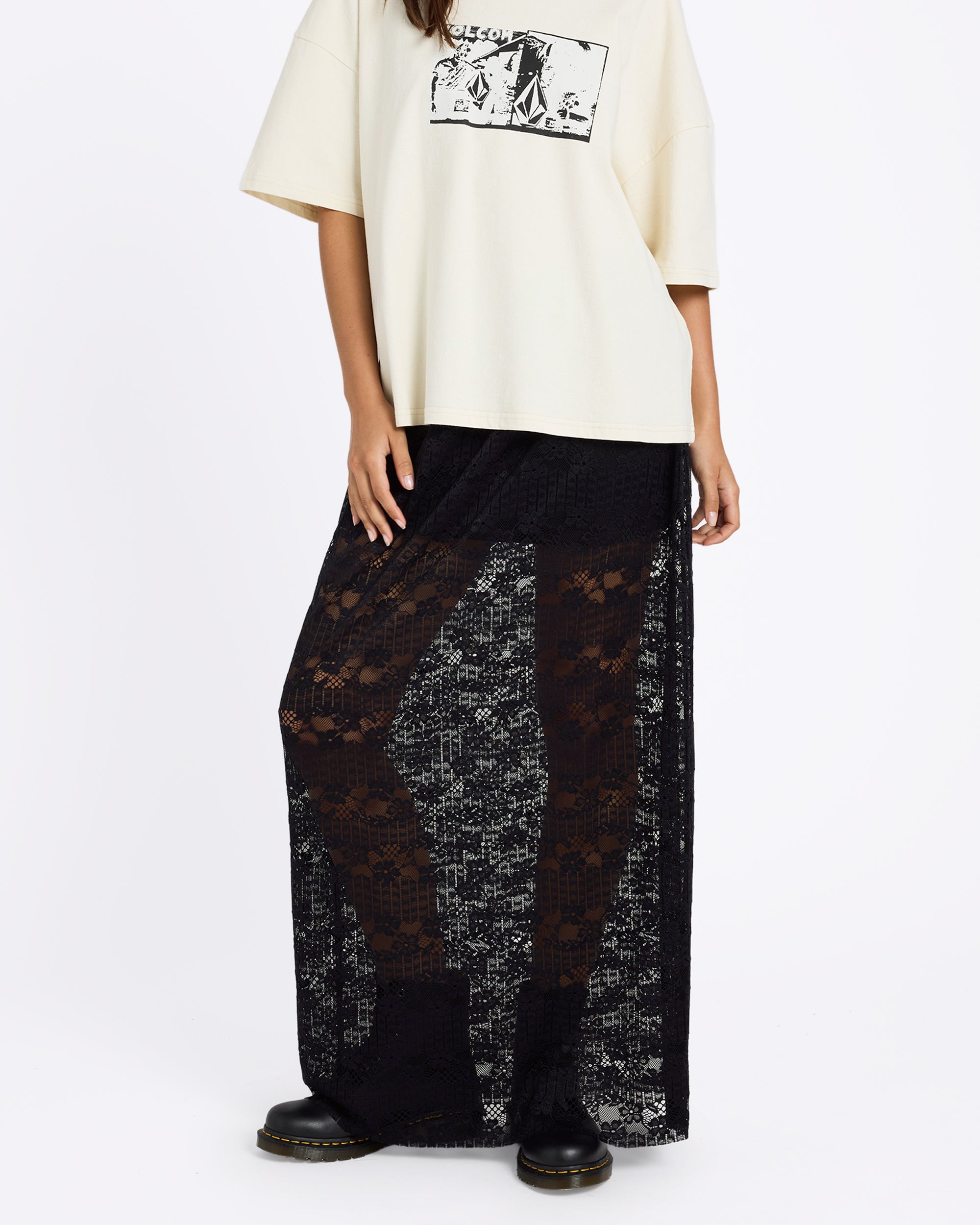 ucjkk03000_volcom_blk_frt4