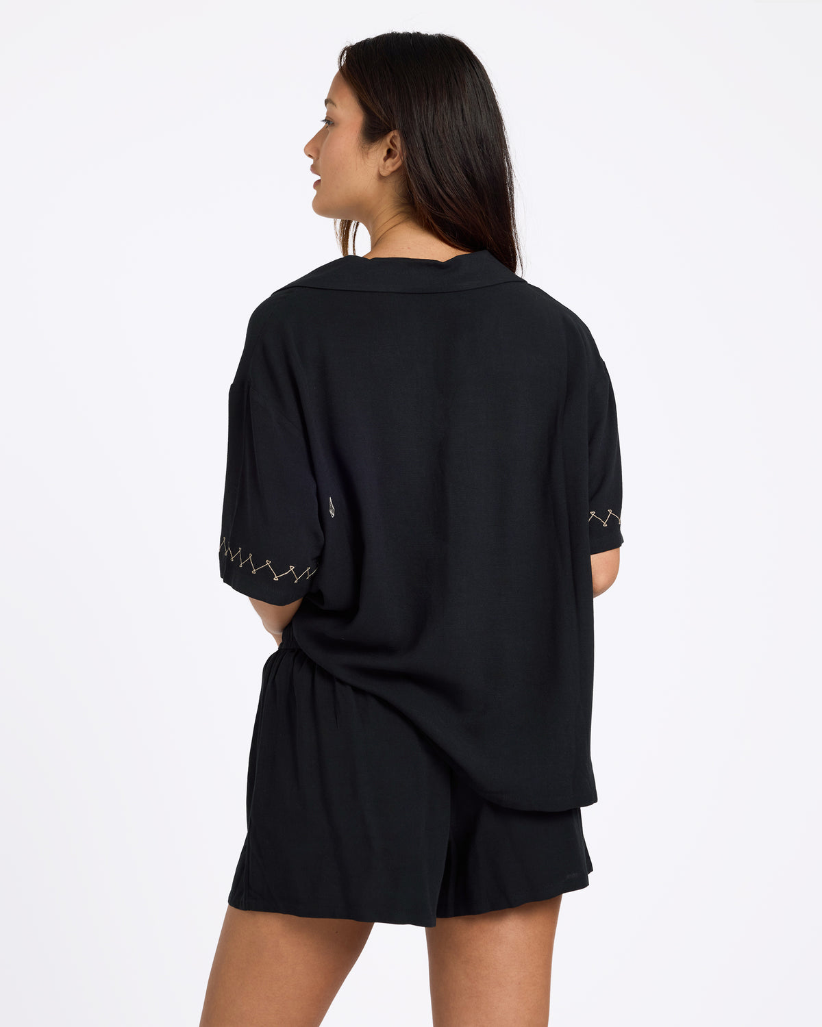 ucjns03001_volcom_blk_bck1