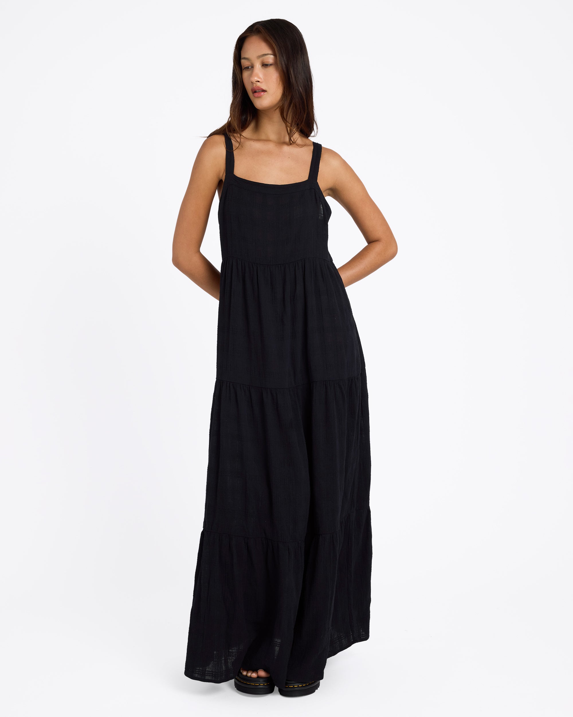 ucjwd03000_volcom_blk_frt1