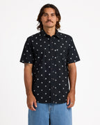 ucmwt03002_volcom_blk_frt1