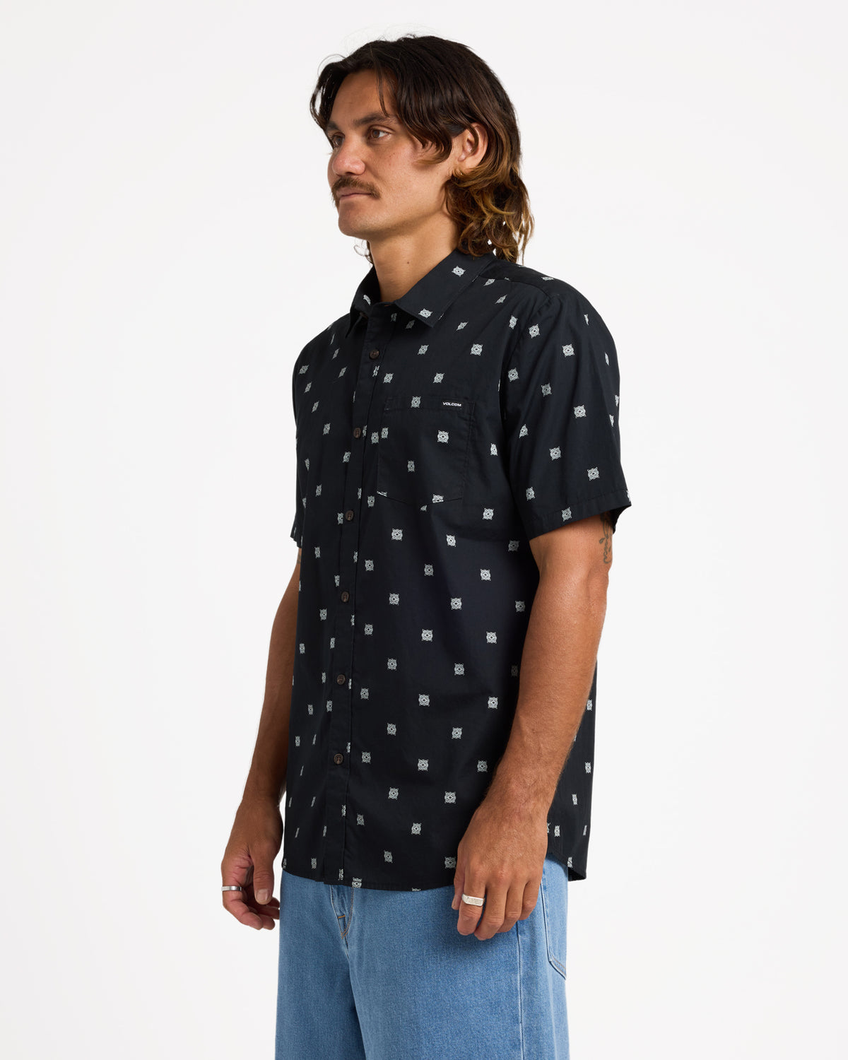 ucmwt03002_volcom_blk_sd1