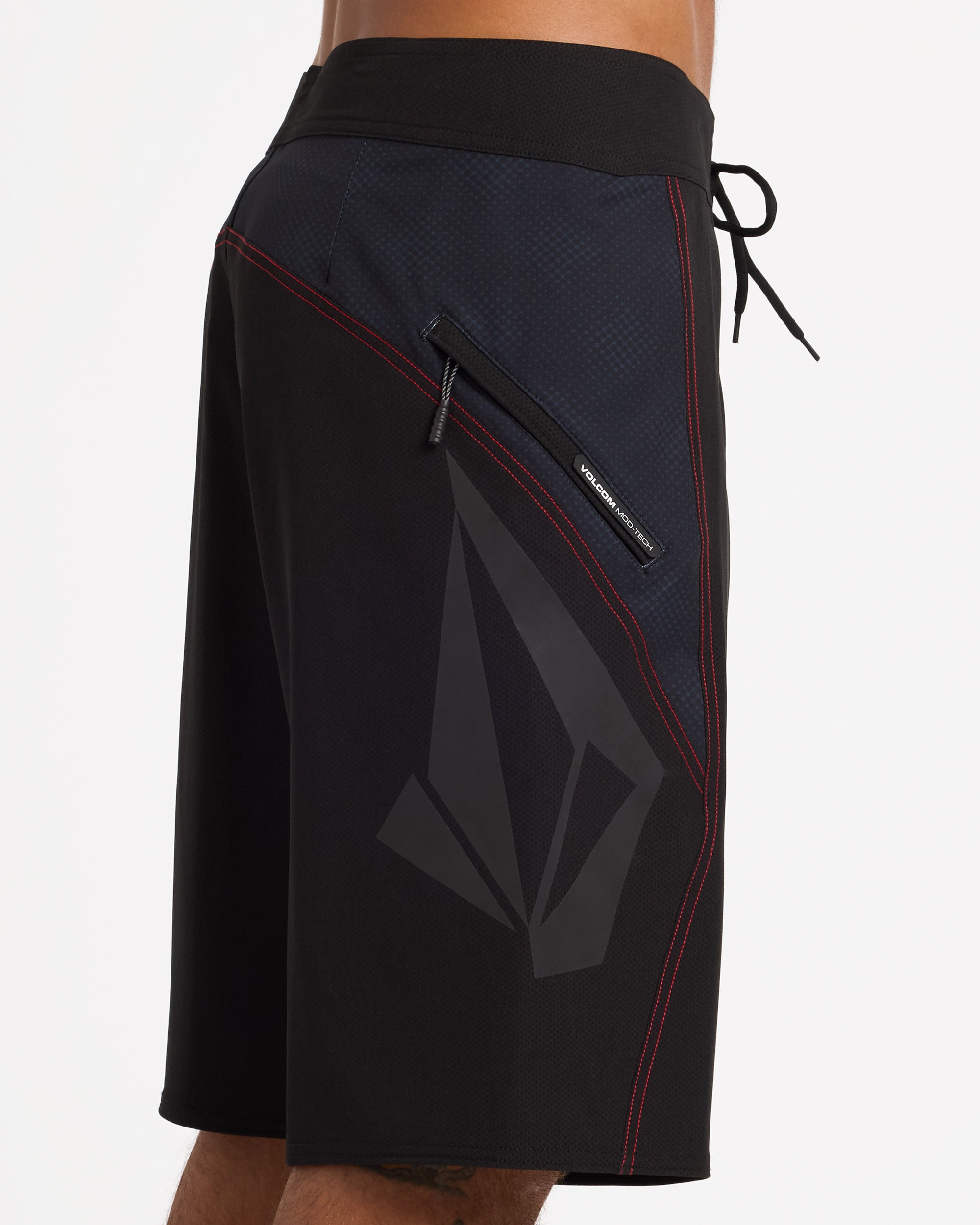 ucybs03000_volcom_blk_dtl2