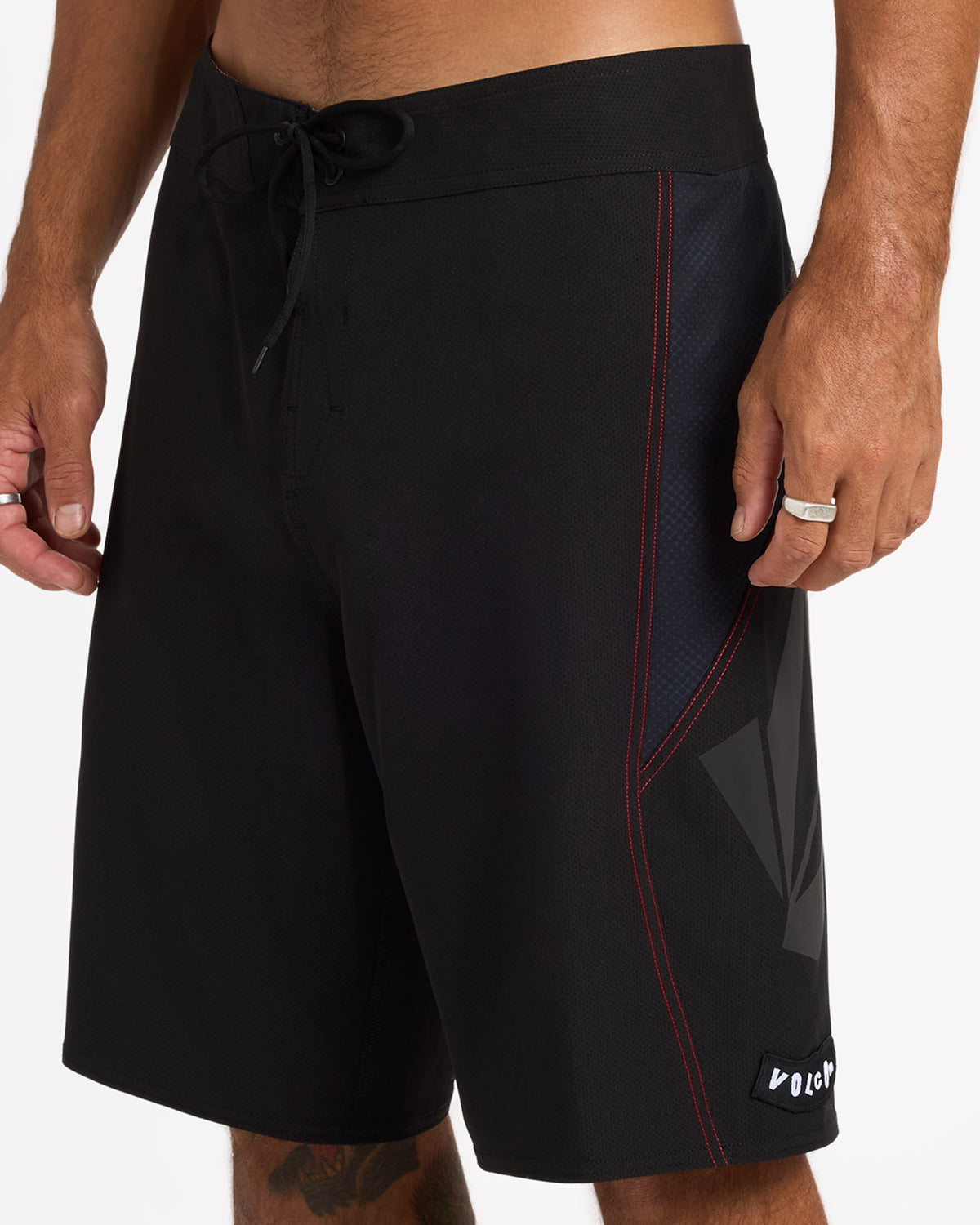 ucybs03000_volcom_blk_sd6