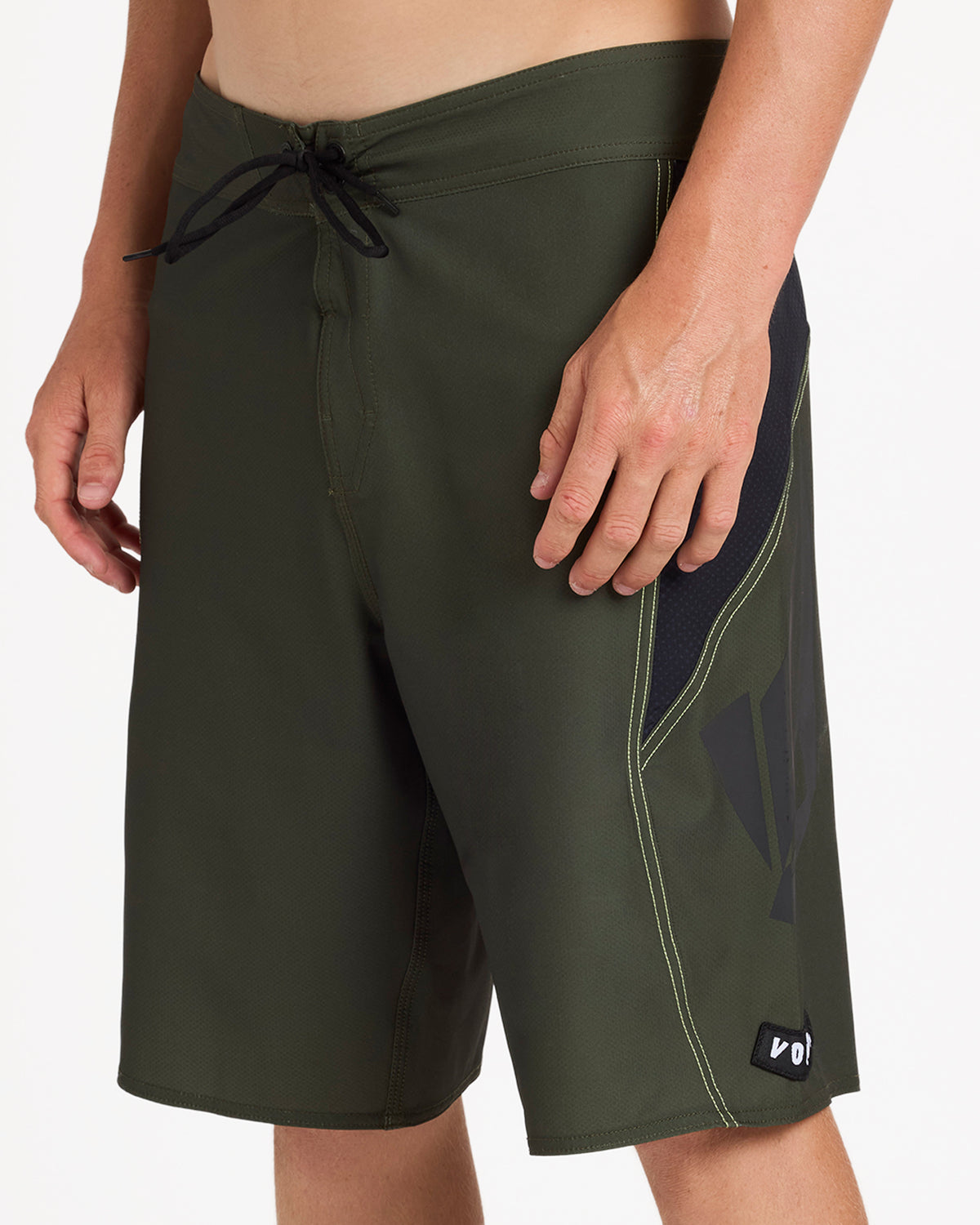 ucybs03000_volcom_sqd_sd6
