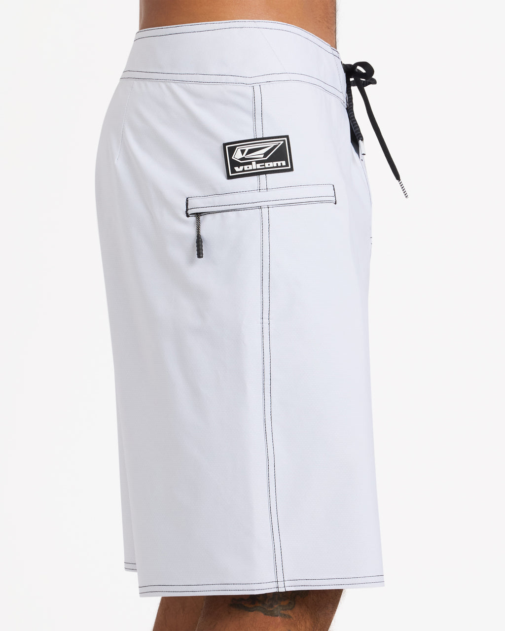 ucybs03001_volcom_wht_dtl3