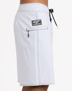 ucybs03001_volcom_wht_dtl3