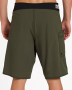 ucybs03005_volcom_sqd_bck6