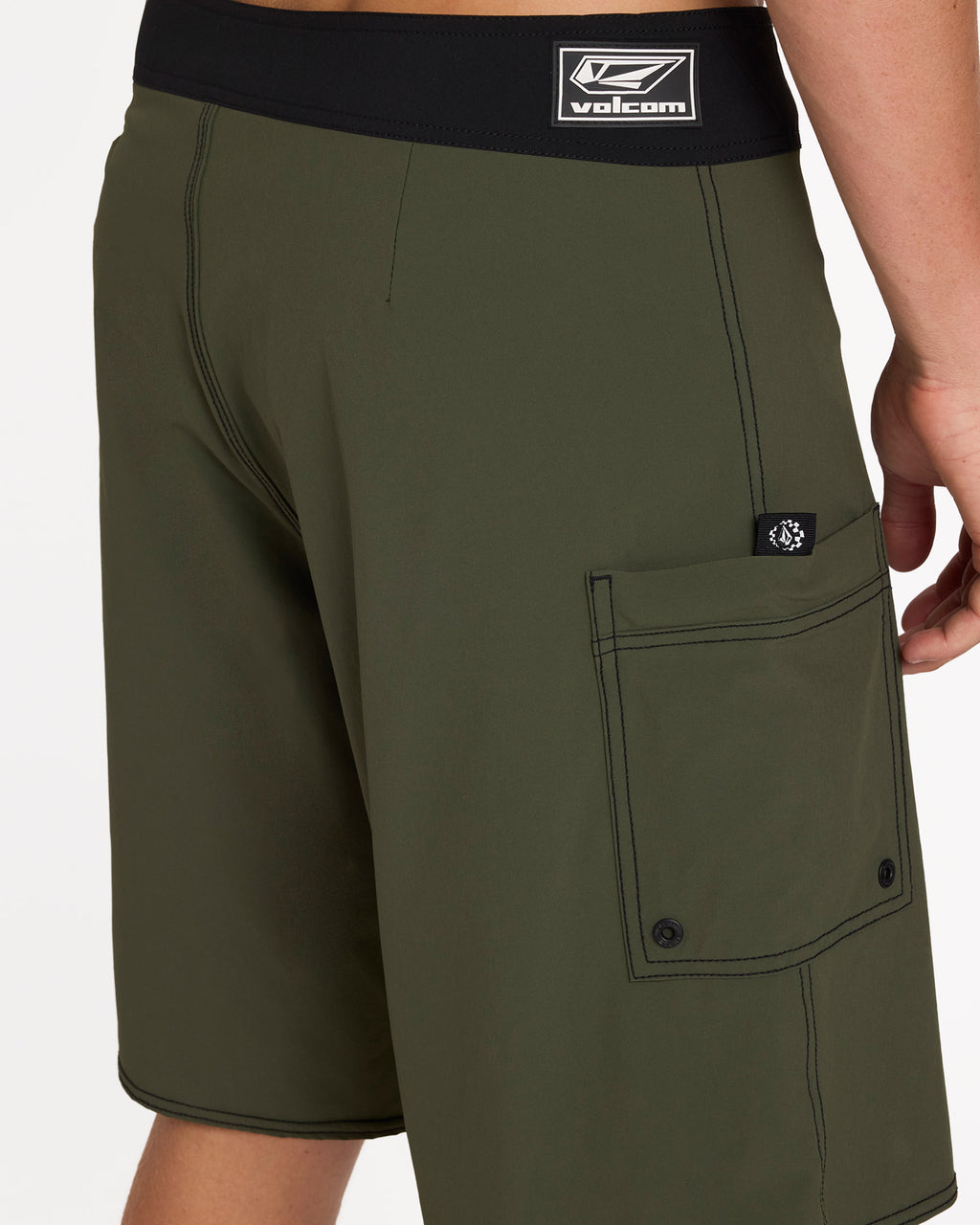ucybs03005_volcom_sqd_dtl1