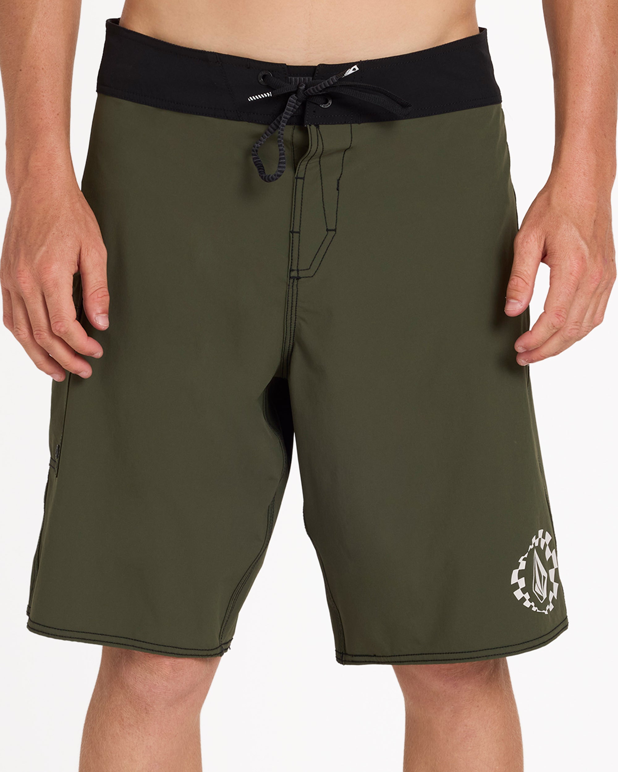 ucybs03005_volcom_sqd_frt6
