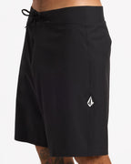 ucybs03007_volcom_blk_dtl1